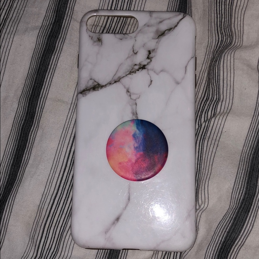 7 PLUS iPhone CASE WITH POP SOCKET